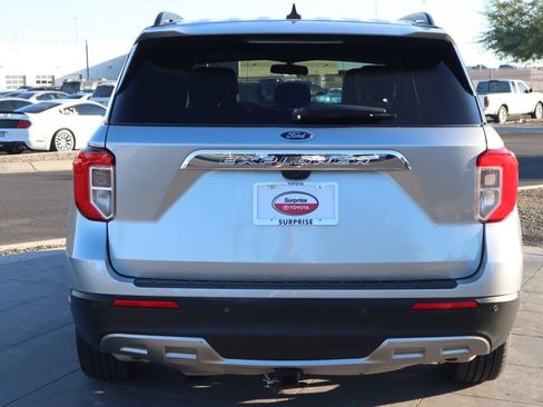 Used 2022 Ford Explorer XLT w/ Equipment Group 202A image 6