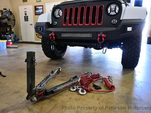 Used 2018 Jeep Wrangler Sahara w/ Connectivity Group AWD/4WD image 39