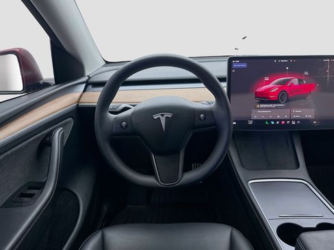 Used 2024 Tesla Model Y Performance AWD/4WD image 14