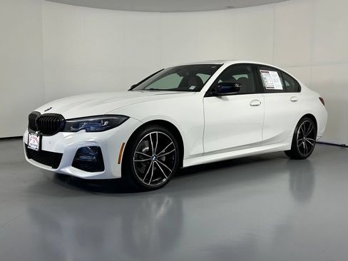 Used 2022 BMW 330i xDrive Sedan w/ M Sport Package AWD/4WD image 3