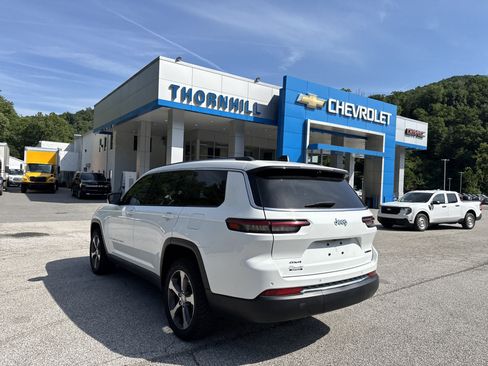 Used 2023 Jeep Grand Cherokee L Limited w/ Luxury Tech Group II AWD/4WD image 8