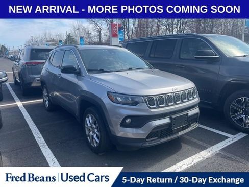 Used 2023 Jeep Compass Latitude image 1