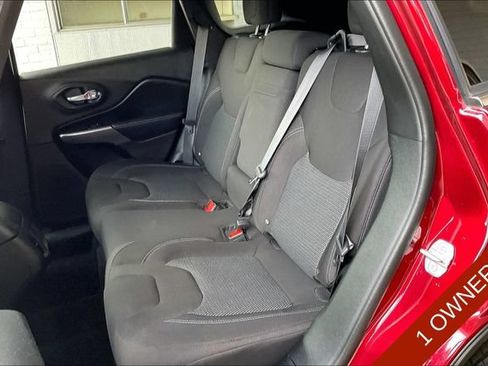 Used 2019 Jeep Cherokee Latitude w/ Popular Appearance Group FWD image 24