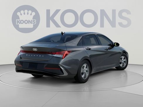 New 2026 Hyundai Elantra SE FWD image 5
