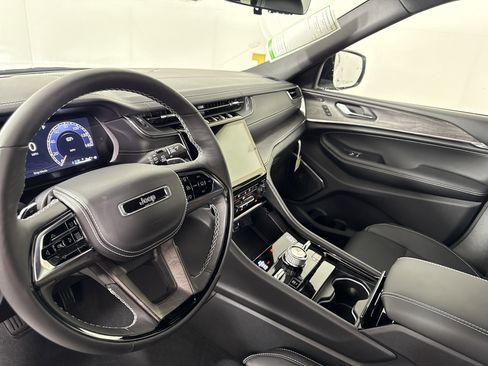 New 2025 Jeep Grand Cherokee L Overland w/ Advanced Protech Group III image 24