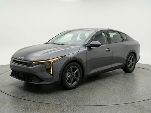Used 2025 Kia K4 LXS FWD image 3