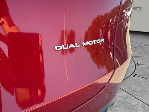 Used 2024 Tesla Model Y Long Range AWD/4WD image 26