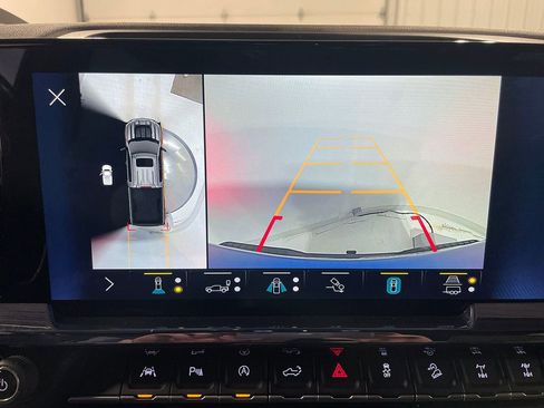 Used 2022 Chevrolet Silverado 1500 ZR2 w/ Technology Package image 41