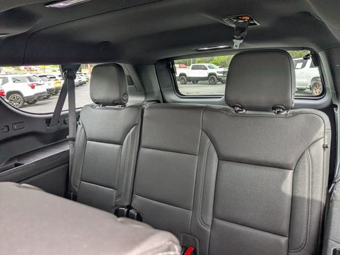 Used 2024 Chevrolet Suburban Z71 w/ Luxury Package image 26