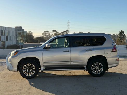 Used 2014 Lexus GX 460 image 4