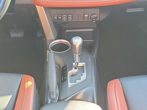 Used 2015 Toyota RAV4 Limited image 18