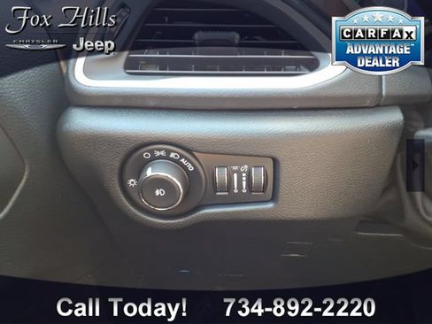 Used 2026 Chrysler Pacifica Select FWD image 17