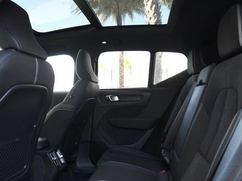 Used 2023 Volvo XC40 Recharge Plus image 25