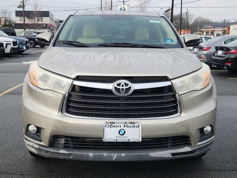 Used 2014 Toyota Highlander XLE image 2