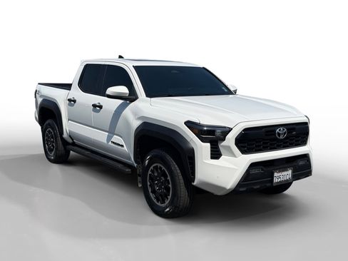 Used 2024 Toyota Tacoma TRD Off-Road w/ TRD Off Road Upgrade Package AWD/4WD image 7