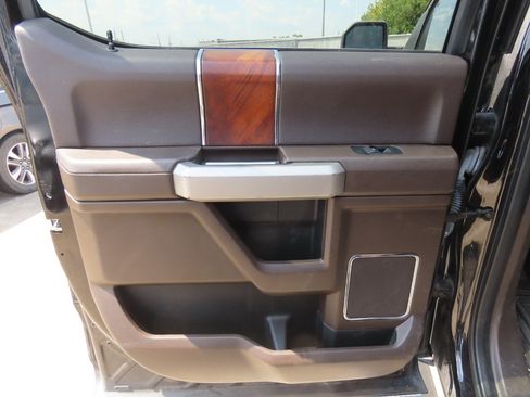 Used 2019 Ford F150 King Ranch w/ Equipment Group 601A Luxury AWD/4WD image 18