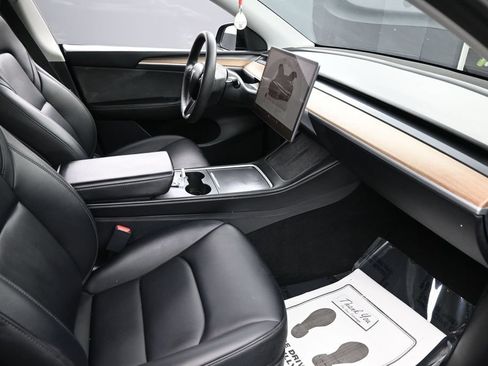 Used 2023 Tesla Model Y 2WD image 31