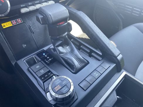 Used 2024 Toyota Tacoma TRD Off-Road w/ TRD Off Road Upgrade Package AWD/4WD image 19