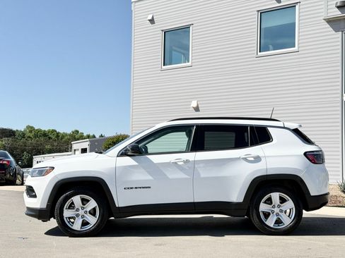 Used 2022 Jeep Compass Latitude w/ Sun and Sound Group FWD image 10