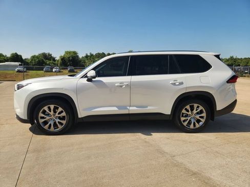 Used 2024 Toyota Grand Highlander FWD image 4
