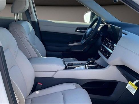 New 2026 Nissan Pathfinder SL image 11