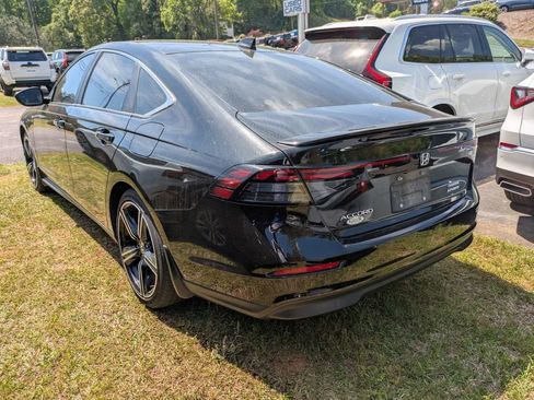 Used 2024 Honda Accord Sport image 3