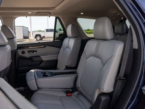 Used 2025 Honda Pilot Touring image 13