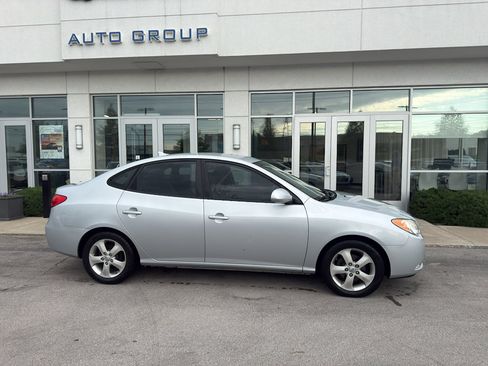 Used 2010 Hyundai Elantra SE FWD image 2