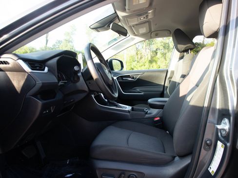 Used 2024 Toyota RAV4 XLE AWD/4WD image 22