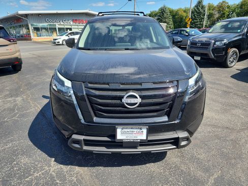 New 2025 Nissan Pathfinder SV w/ Black Appearance Package image 3