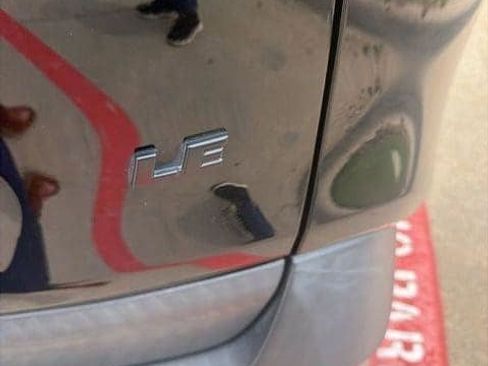 Used 2021 Toyota RAV4 LE FWD image 8