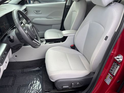 Used 2025 Hyundai Kona SEL image 32