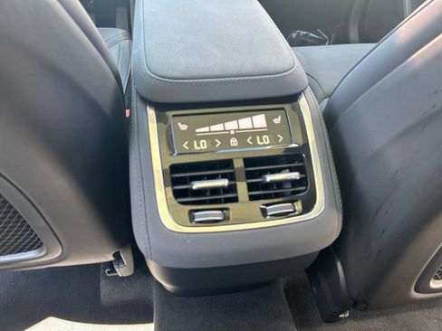 Used 2025 Volvo XC90 B6 Plus AWD/4WD image 18