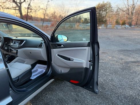 Used 2017 Hyundai Tucson SE image 16