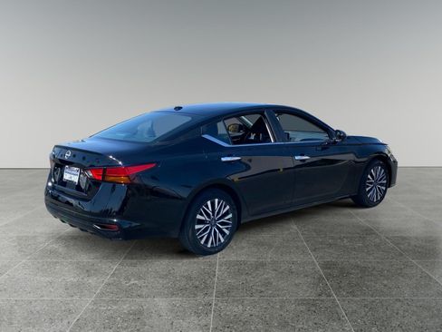 Used 2025 Nissan Altima 2.5 SV FWD image 5