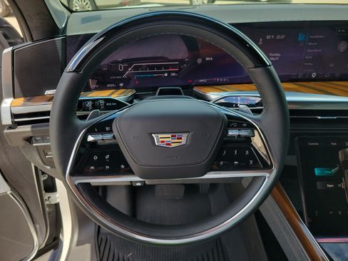 Certified 2025 Cadillac Escalade Sport Platinum w/ LPO, Floor Liner Package AWD/4WD image 31
