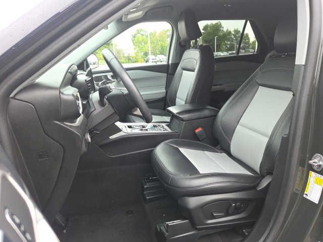 Used 2024 Ford Explorer XLT w/ Equipment Group 202A AWD/4WD image 27
