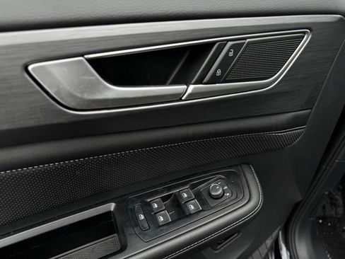 Used 2025 Volkswagen Atlas Cross Sport SE image 14