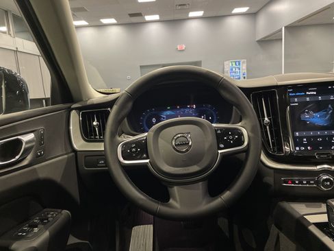 Used 2025 Volvo XC60 B5 Plus image 19