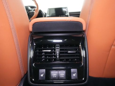 Used 2019 Toyota Avalon Limited FWD image 20