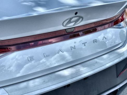 Used 2024 Hyundai Elantra SE FWD image 10