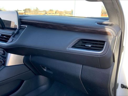 Used 2024 Chevrolet Tahoe Z71 w/ Luxury Package image 18