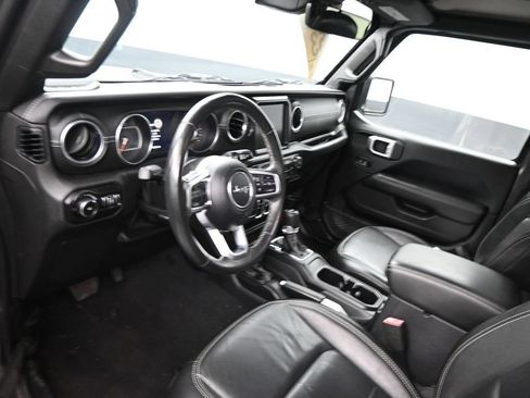 Used 2019 Jeep Wrangler Unlimited Sahara AWD/4WD image 12