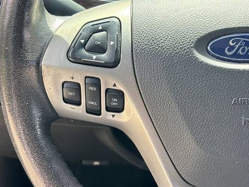 Used 2015 Ford Taurus Limited FWD image 18