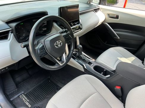 Used 2023 Toyota Corolla Cross LE w/ Moonroof Package AWD/4WD image 11