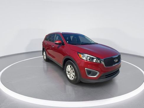 Used 2017 Kia Sorento LX w/ LX Convenience Package image 2