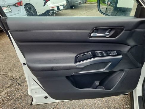 Used 2024 Nissan Pathfinder SL w/ Cargo Package FWD image 17