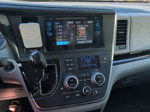 Used 2016 Toyota Sienna XLE w/ XLE Navigation Package AWD/4WD image 18