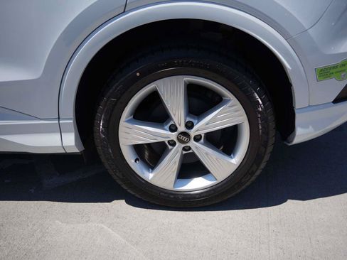 Used 2022 Audi Q4 e-tron Prestige AWD/4WD image 6