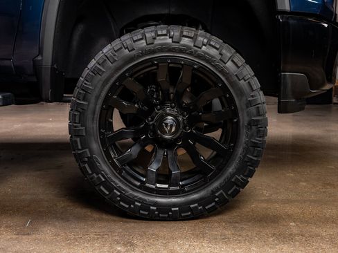 Used 2022 Chevrolet Silverado 2500 Custom w/ Custom Convenience Package image 11